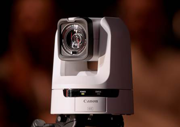 foto Canon presenta la cámara PTZ CR-N100 4K y el controlador PTZ profesional RC-IP1000.